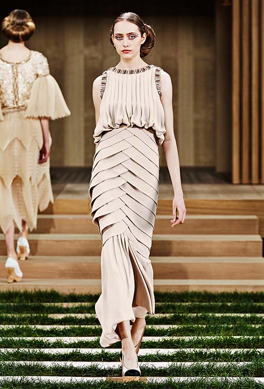 chanel-spring-summer-2016-couture-outfit-50-beige-nude-layered-dress-pleated.jpg