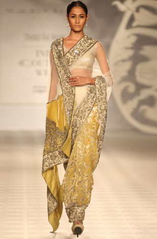 latest-saree-trends-2016-designs-designer-color-pleats-mint-green-offwhite-varun-bahl
