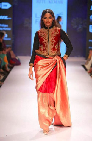 latest-saree-trends-2016-designs-designer-jacket-and-long-sleeves-ritu-kumar