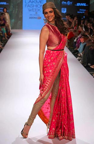 latest-saree-trends-2016-designs-designer-pre-draped-concept-ritu-kumar