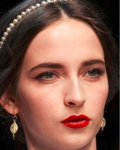 2015 jewelry trends latest best top fall winter 2016 dolce and gabbana rtw historical inspired earrings