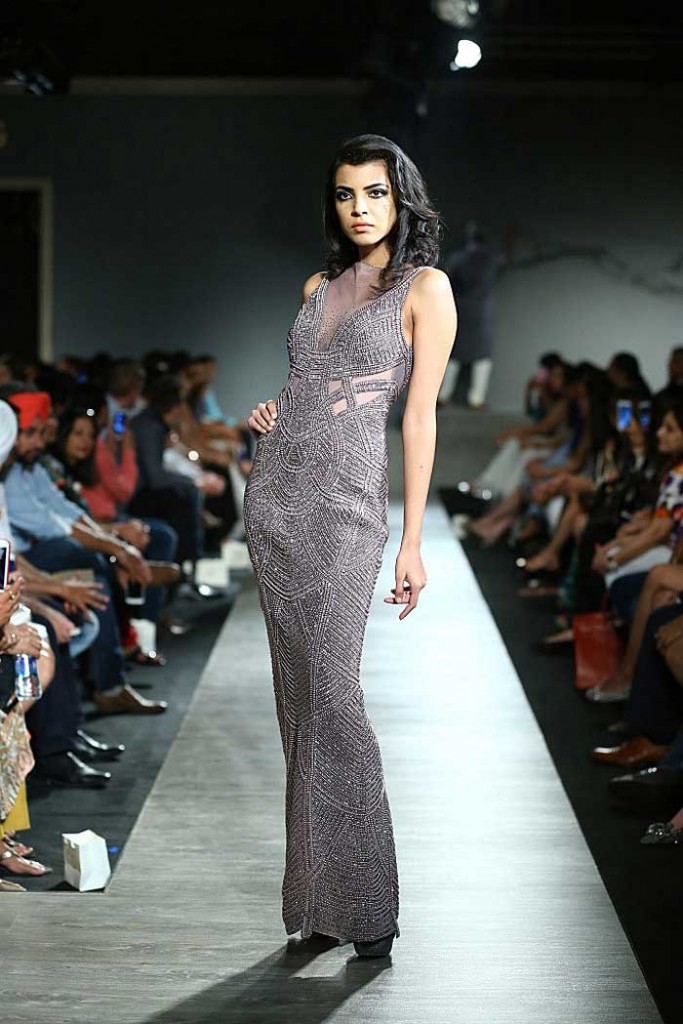 manav gangwani autumn winter 2015 runway collection couture indian amazon india fashion week grey evening gown