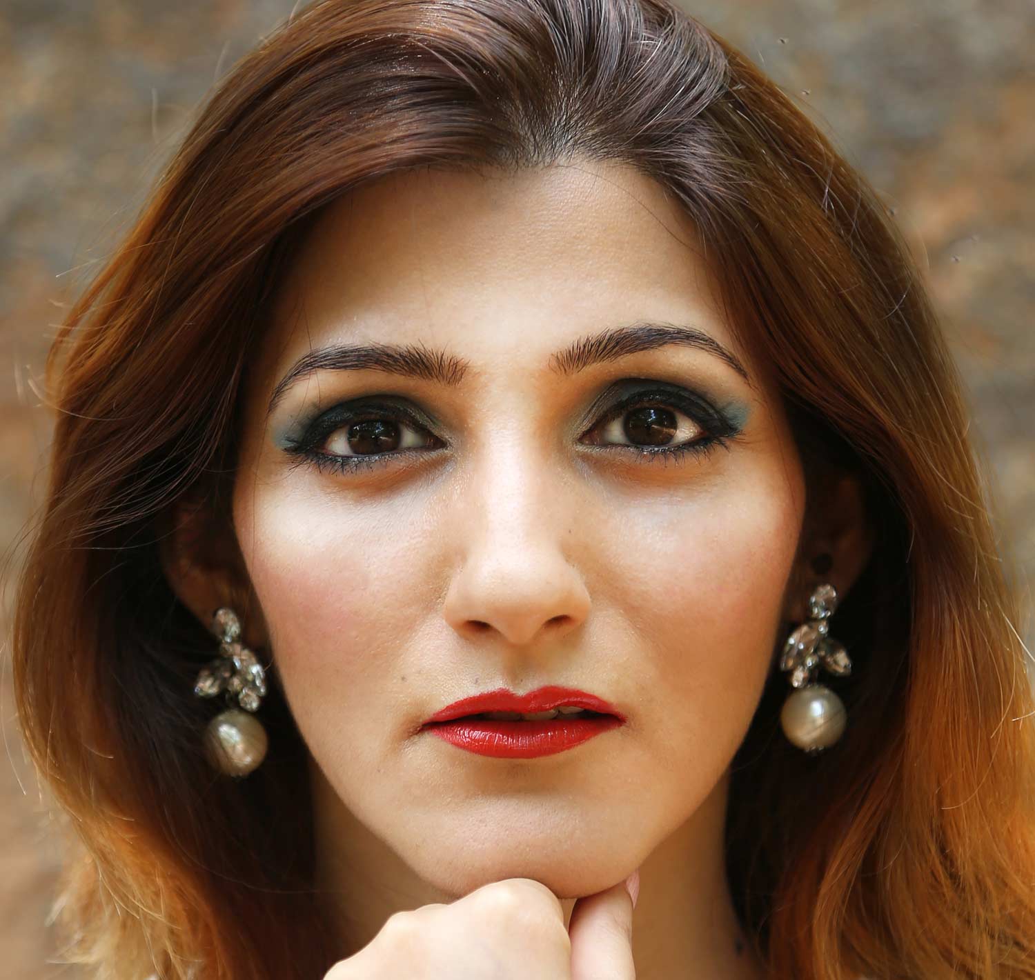 shilpa-ahuja-colorful-makeup-look-red-lipstick-summer-bright-style