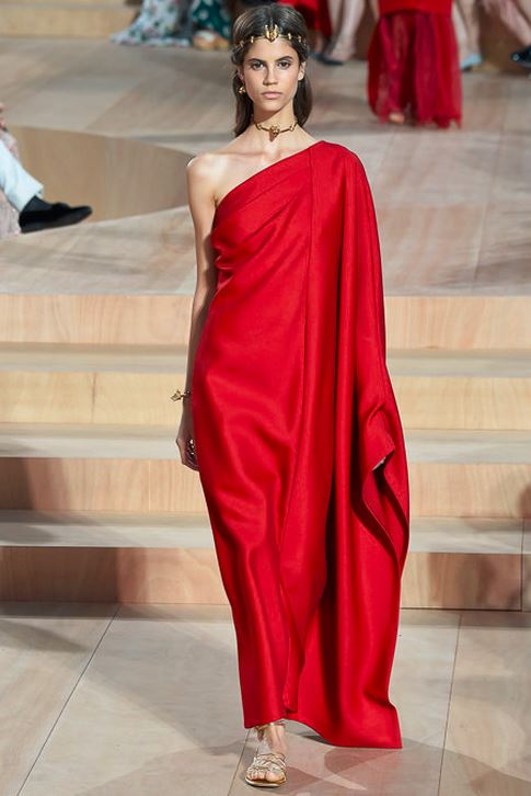 fall-2015-winter-2016-fashion-color-trends-runway-valentino-couture-roman-dress-red