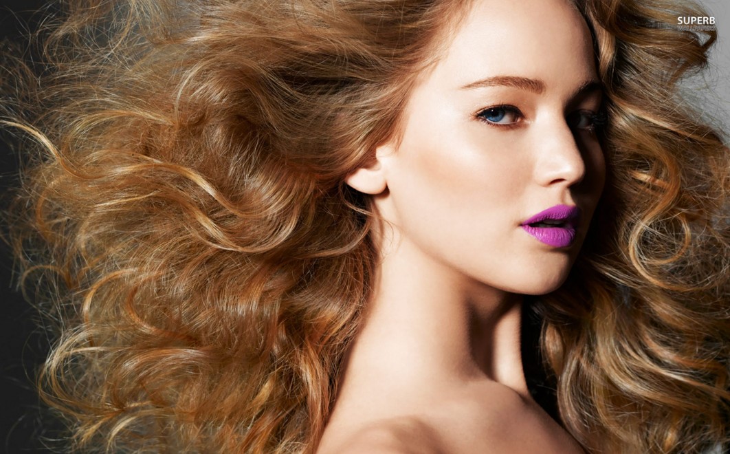 jennifer-lawrence-beauty-makeup-pictures-hairstyles-pics-fashion-magazine-cover-look-purple-lipstick-curls
