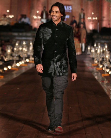 Indian Wedding Guest Outfits For Men Kurtas Designer Suits