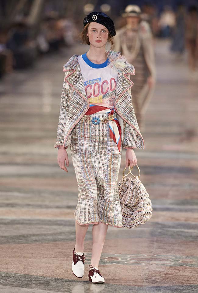 chanel-cruise-collection-fashion-show-2016-16-colorful-dresses-outfit (37)
