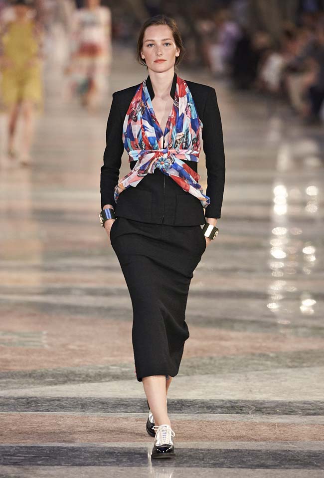 chanel-cruise-collection-fashion-show-2016-16-colorful-dresses-outfit (70)