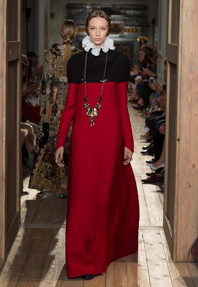 Valentino Fall 2016 Couture Collection Makes Renaissance Sexy!