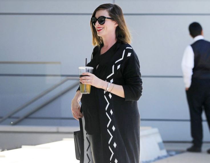 anne hathaway-celeb-maternity-fashion