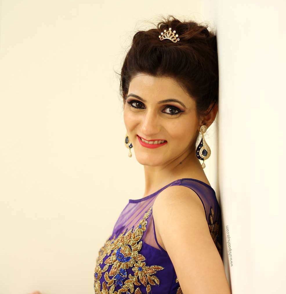 shilpa-ahuja-enagagement-makeup-look-blue-dress-ideas