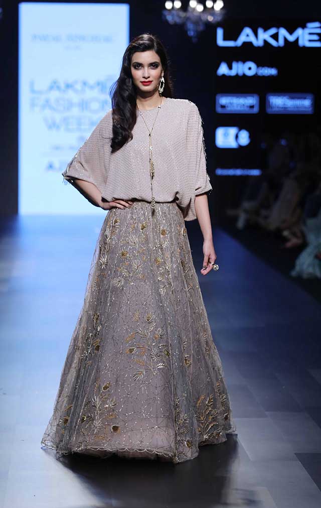 Payal-Singhal-LFW-SR17-2017-summer-lakme-fashion-week-lehenga-indian-designer-4-showstopper-diana-penty