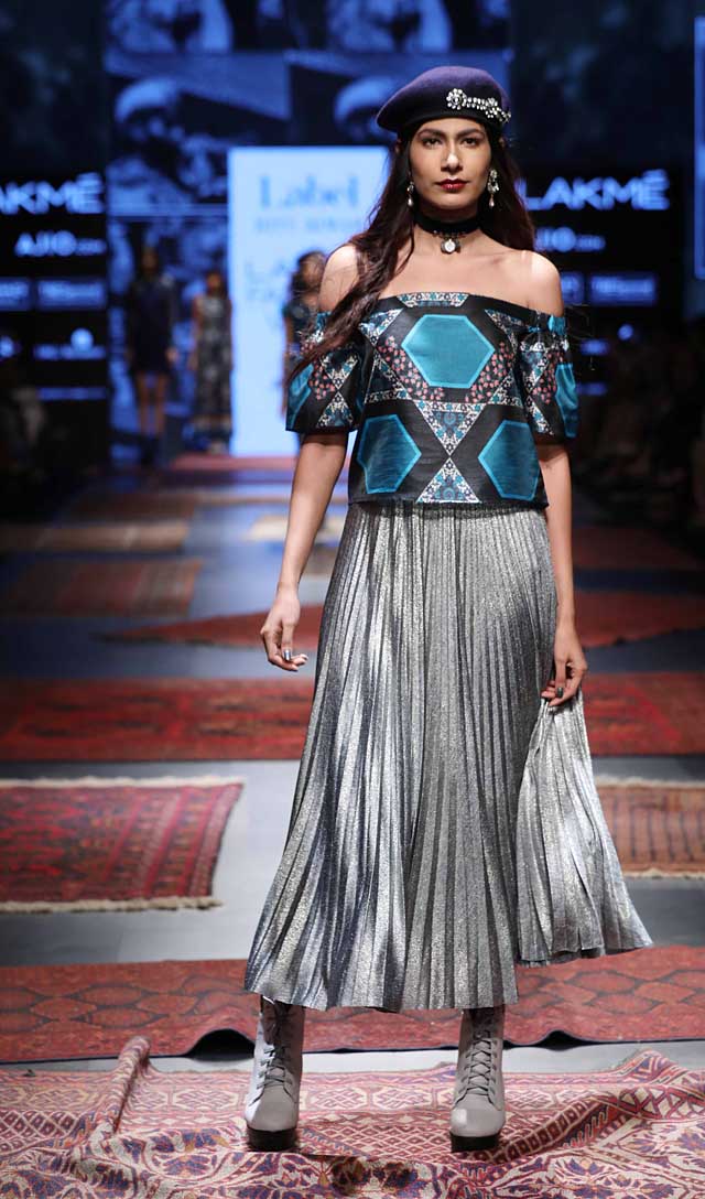 Ritu Kumar Collection at Lakme Fashion Week SR 2017 with Showstopper ...