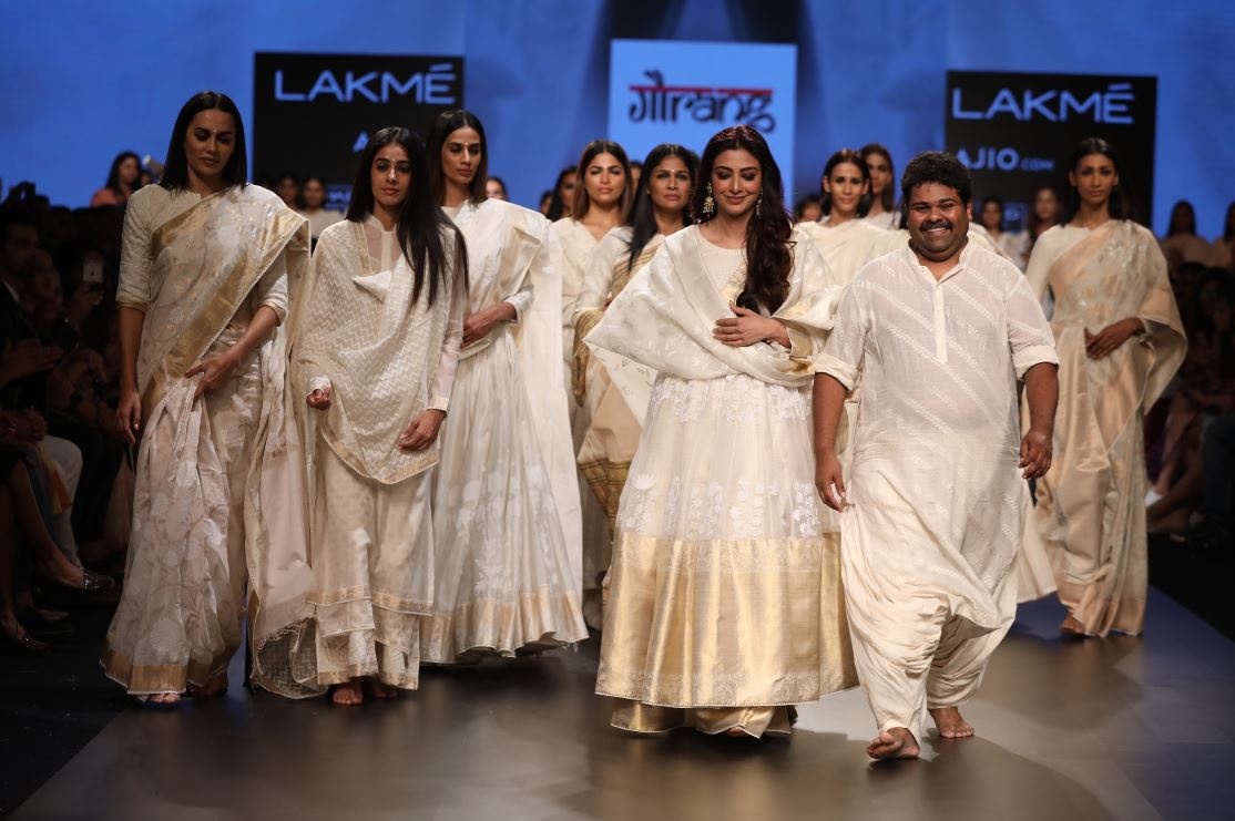 gaurang-shah-lakme-fashion-week-sr17-lfw-summer-resort-2017-indian (6)-showstopper-tabu-pretty