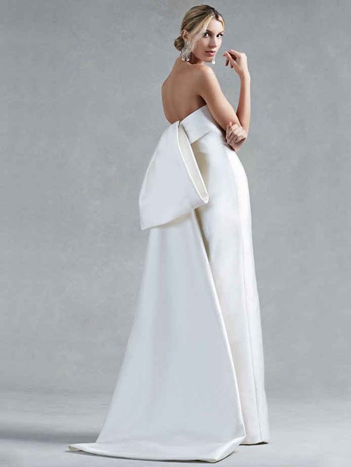 oscar-de-la-renta-fall-2017-f17-bridal-collection-(10)-white-gown