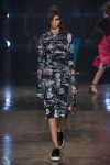 versus-versace-fw17-rtw-fall-winter-2017-collection-outfit (40)-graphic-printed-dress
