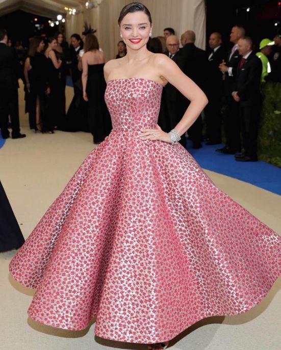 met-gala-2017-celeb-style-dresses-miranda-kerr-strapless-poofy-gown-red-oscar-de-la-renta