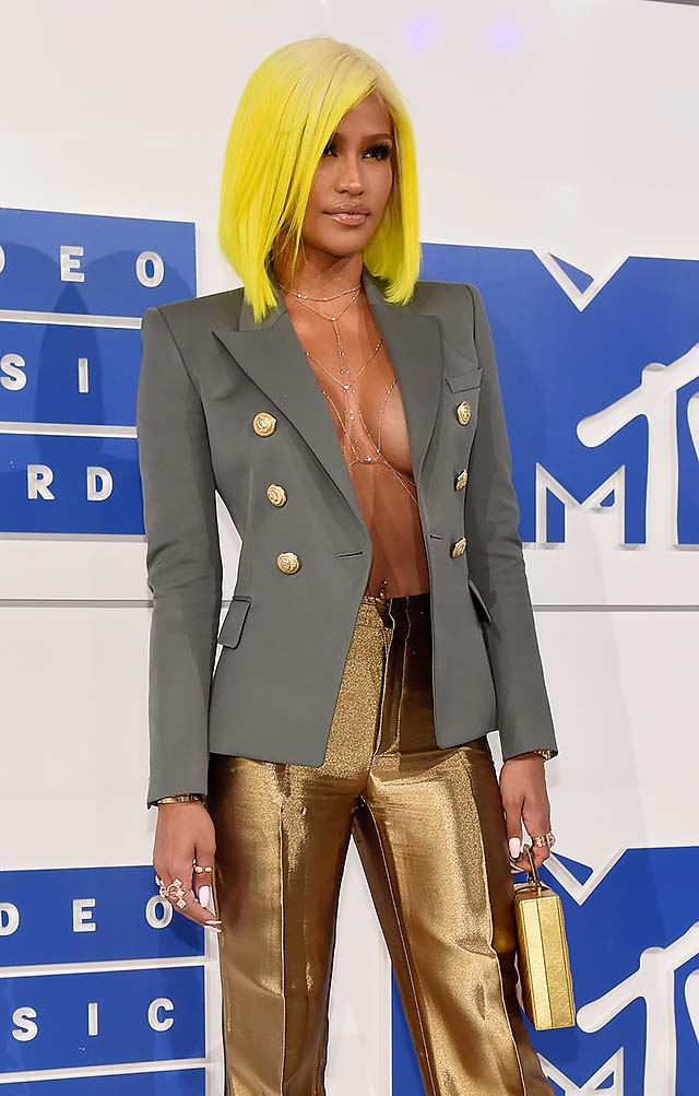 Cassie-mtv-2016-vmas-neon-hair-olive-outfit