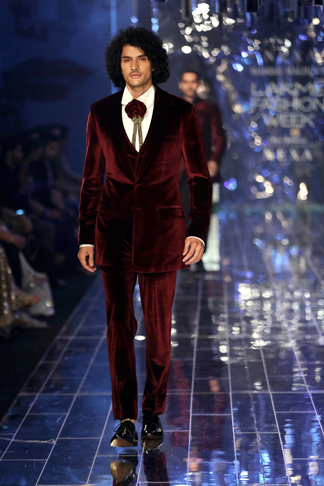 MANISH MALHOTRA LAKME FASHION WEEK WINTER FESTIVE 2017 mens-suit