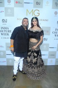 Manav-Gangwani-India-Couture-Week-2017 (x)-show-stopper-maang-tikka-fringes-crop-top