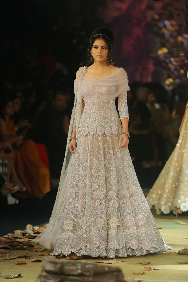 Tarun-Tahiliani-icw-17-india-couture-week-collection-dress-8-embroidered-gown