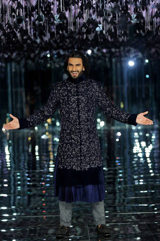 best-indian-couture-week-2017-indian-designer-manish-malhotra-celeb-ranveer-singh-embroidered-sherwani