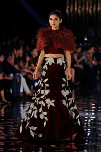 india-couture-week-2017-indian-designer-manish-malhotra-fur-crop-top-skirt