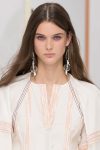 Hermes-spring-summer-2018-SS18-rtw-collection-hair-trend-analysis-naturally-wavy