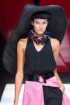 giorgio-armani-spring-summer-2018-SS18-rtw-collection-hair-accessory-trend-analysis-large-hat