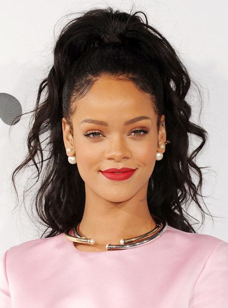 rihanna-curly-hairstyle-long-hair-simple-easy-styling