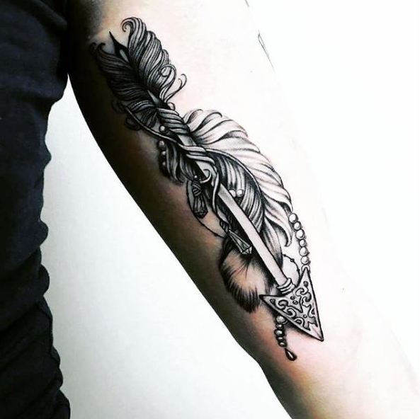 bold-big-feather-tattoos-arrow-men-arm-design-ideas