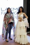 Pooja-Shroff-with-showstopper-Nimrat-Kaur-lehenga-designs-lfw-2018