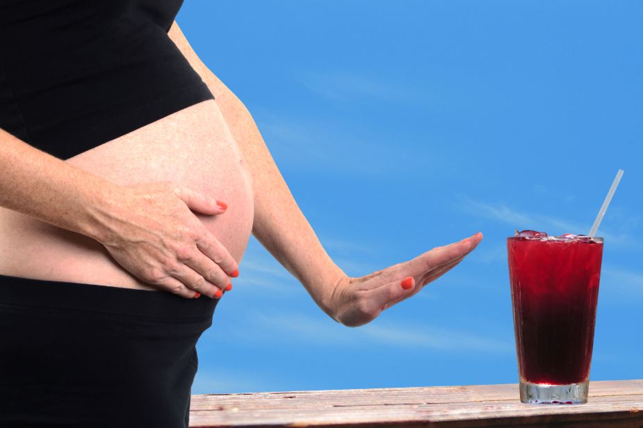 Алкоголь при беременности. Алкоголь и беременность. Алкоголь у беременных вред фото.