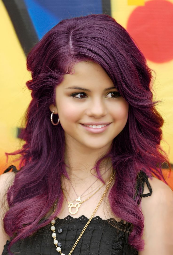 selena-gomez-raspberry-hair-color-trends