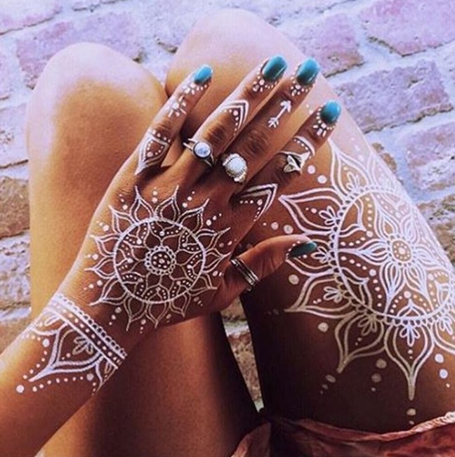 mandal-trendy-design-mehendi-art-trends