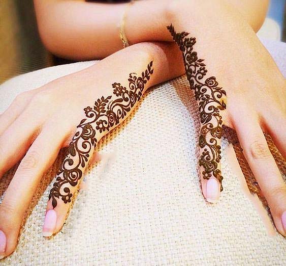 simple-mehandi-designs-side-of-the-hand-latest-trends-2018