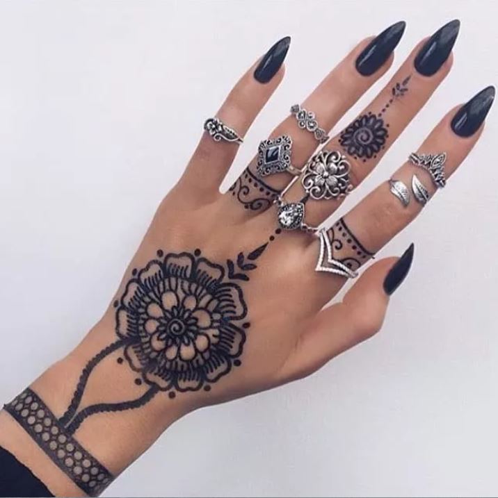 Latest Mehendi Designs Beautiful Trends for Girls 37